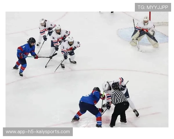 冰球守门员用屁股挡球登热榜 冰球守门员用屁股挡球登热榜