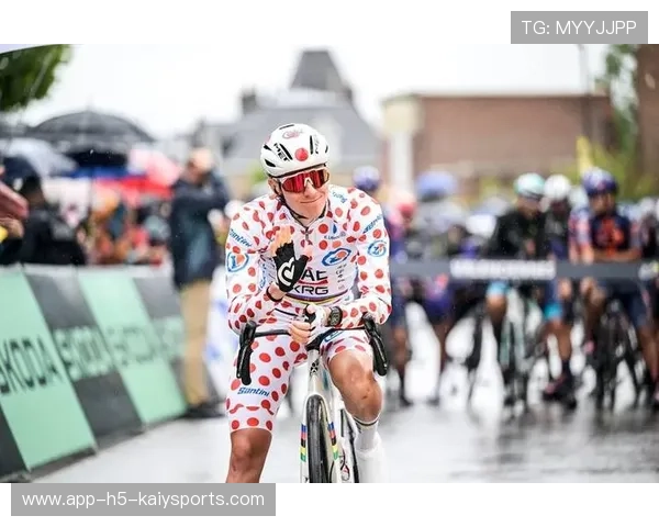 自行车赛大撞车事件！多名选手受伤退赛