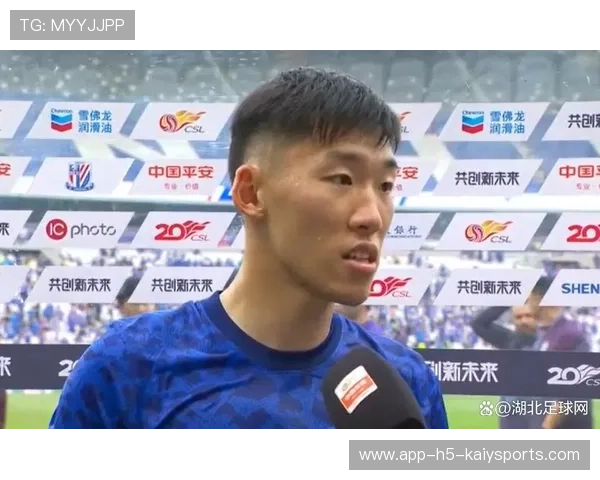 朱辰杰代表上海申花完成高强度对抗训练，备战罚分后的揭幕战