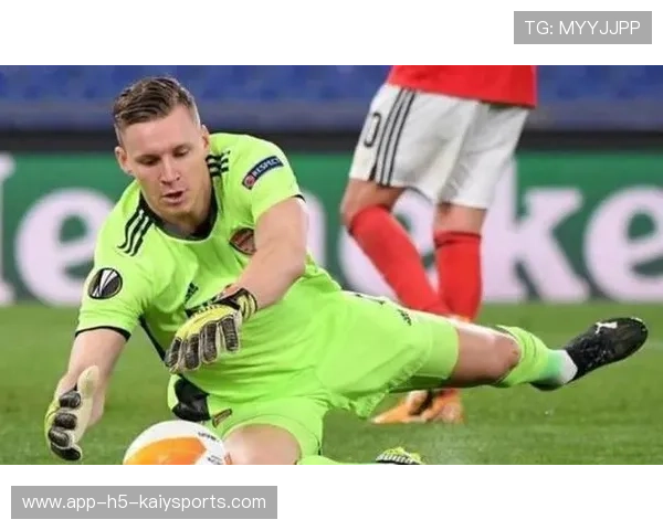 萨卡右路内切后左脚搓射偏出：一脚偏出背后的故事与启示